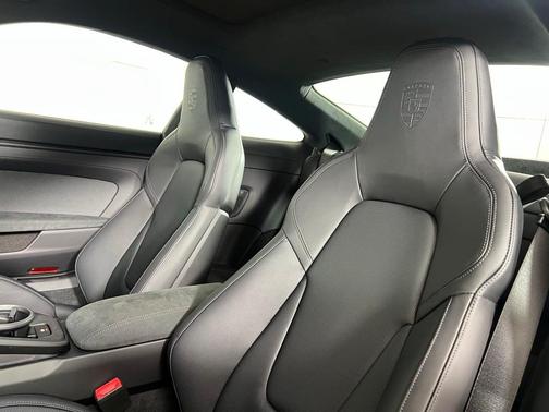 2026 Porsche 911 Carrera 4 GTS