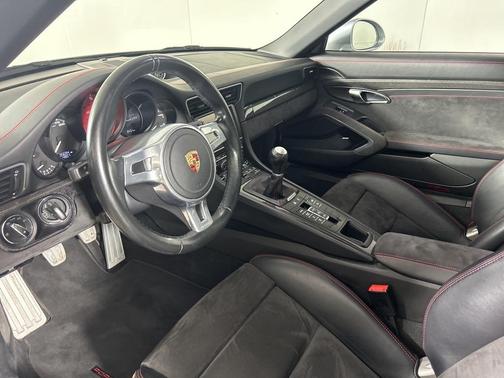 2015 Porsche 911 Carrera GTS