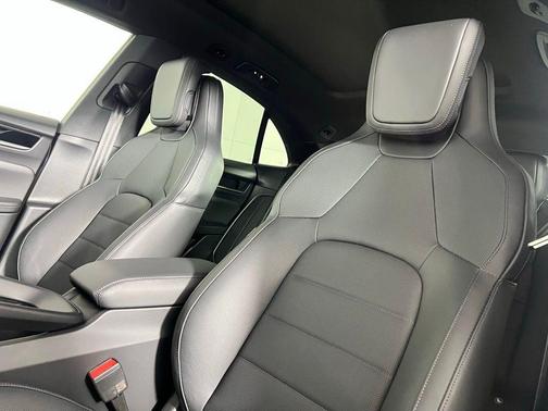 2026 Porsche Macan 4