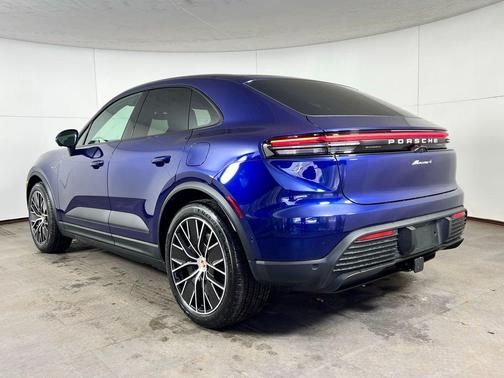 2026 Porsche Macan 4