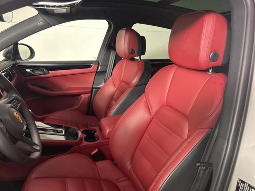 2023 Porsche Macan T