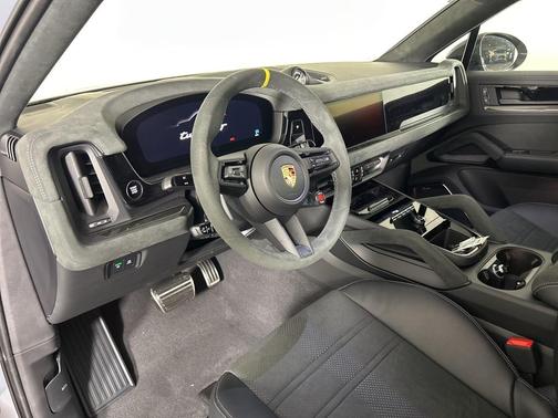 2025 Porsche Cayenne Turbo GT