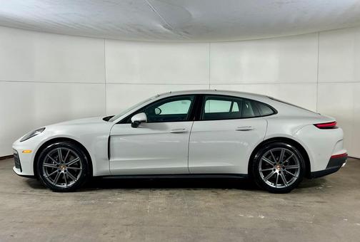 2026 Porsche Panamera 4