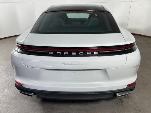 2026 Porsche Panamera 4