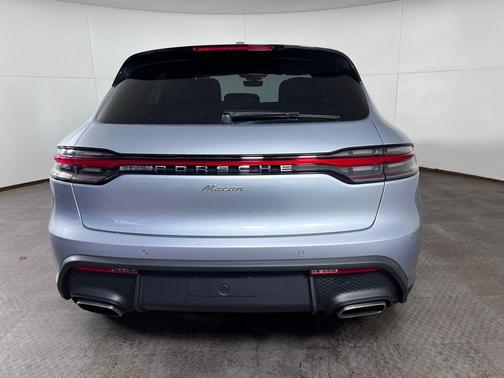 Dolomite Silver Metallic 2026 Porsche Macan Base