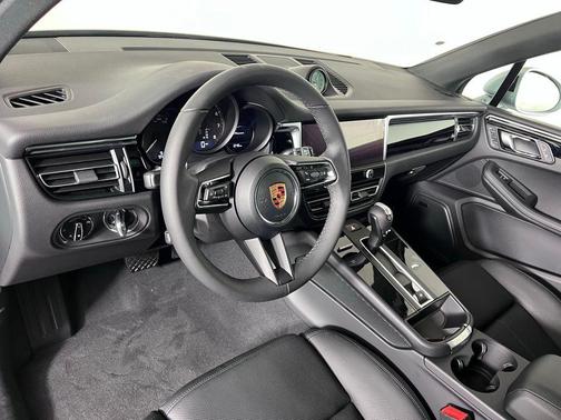 Dolomite Silver Metallic 2026 Porsche Macan Base