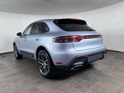 Dolomite Silver Metallic 2026 Porsche Macan Base