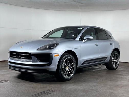 Dolomite Silver Metallic 2026 Porsche Macan Base