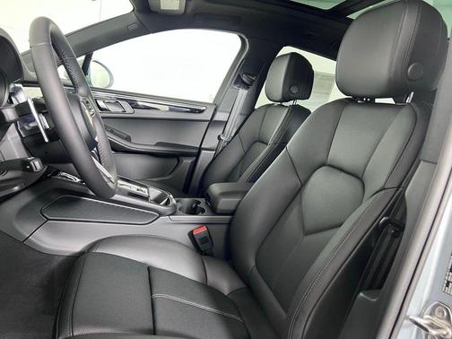 Dolomite Silver Metallic 2026 Porsche Macan Base