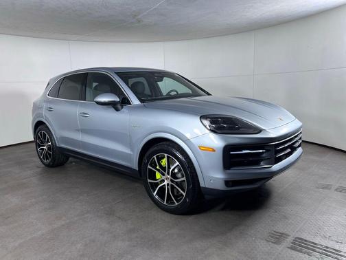 Dolomite Silver Metallic 2026 Porsche Cayenne AWD
