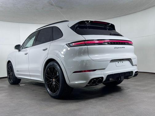 2026 Porsche Cayenne GTS