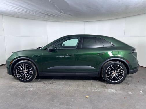 2026 Porsche Macan 4
