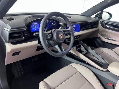 2026 Porsche Macan 4