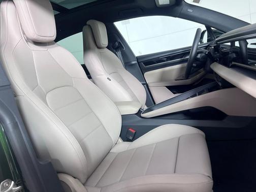 2026 Porsche Macan 4