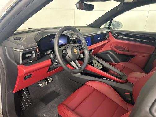 2026 Porsche Macan 4S