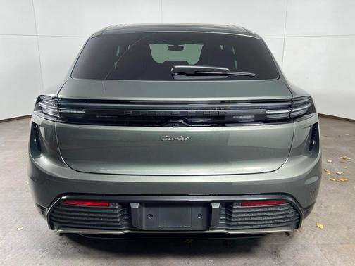 2025 Porsche Macan Turbo