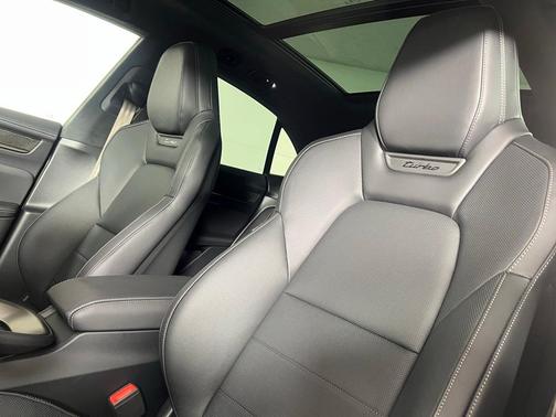 2025 Porsche Macan Turbo