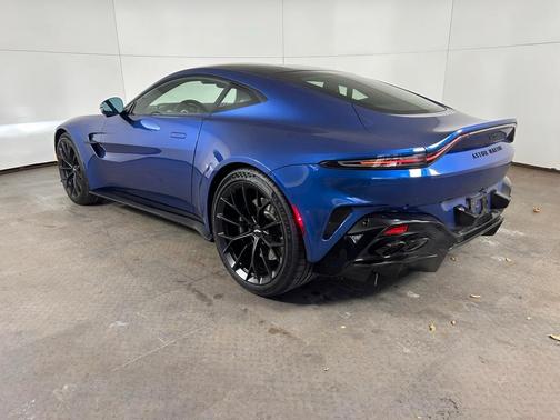 2025 Aston Martin Vantage Base