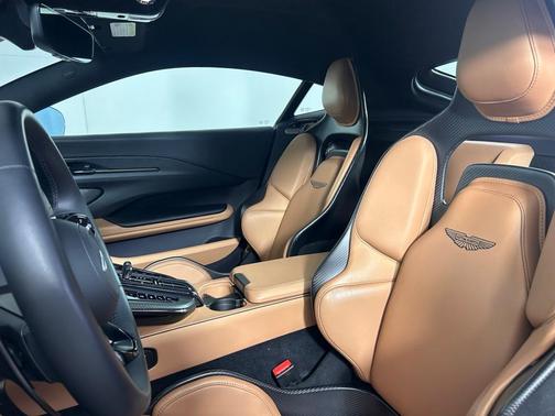2025 Aston Martin Vantage Base