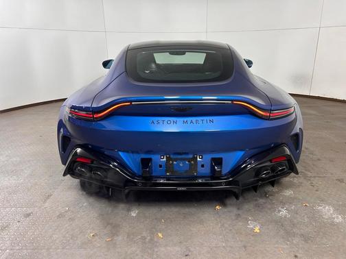 2025 Aston Martin Vantage Base