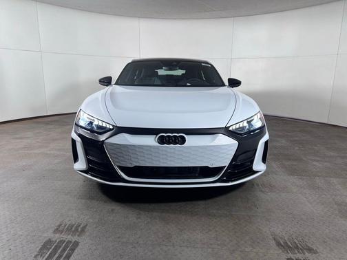 Suzuka Gray Metallic 2023 Audi e-tron GT Premium Plus