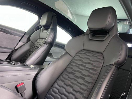 Suzuka Gray Metallic 2023 Audi e-tron GT Premium Plus