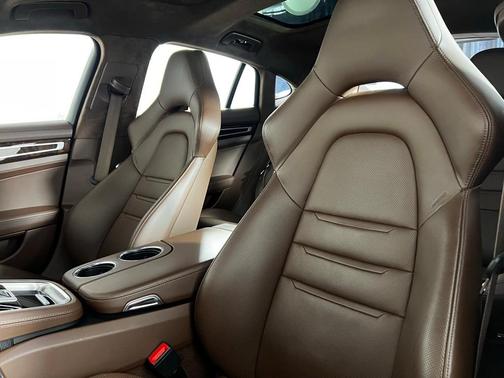 2021 Porsche Panamera Turbo S