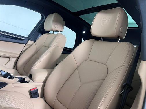 Volcano Grey Metallic 2026 Porsche Macan Base