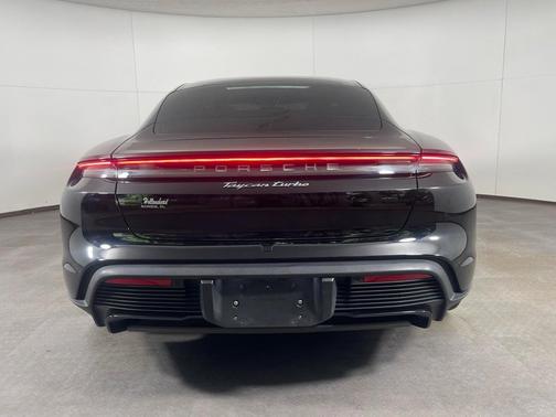 2022 Porsche Taycan Turbo