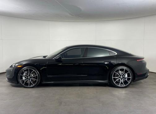 2022 Porsche Taycan Turbo