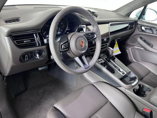 Dolomite Silver Metallic 2026 Porsche Macan Base