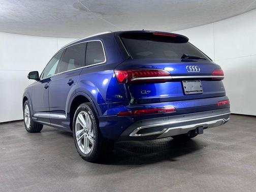 Navarra Blue Metallic 2023 Audi Q7 55 Premium Plus
