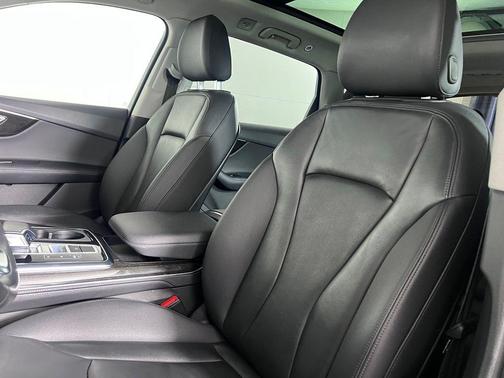 Navarra Blue Metallic 2023 Audi Q7 55 Premium Plus