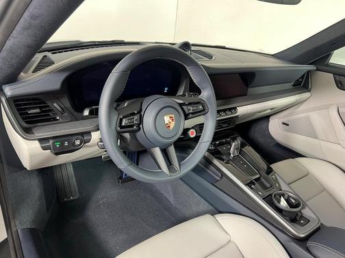 2026 Porsche 911 Carrera