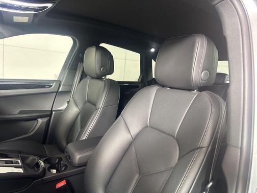 Dolomite Silver Metallic 2026 Porsche Macan Base