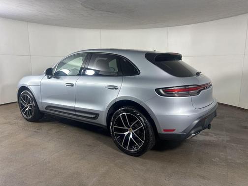 Dolomite Silver Metallic 2026 Porsche Macan Base