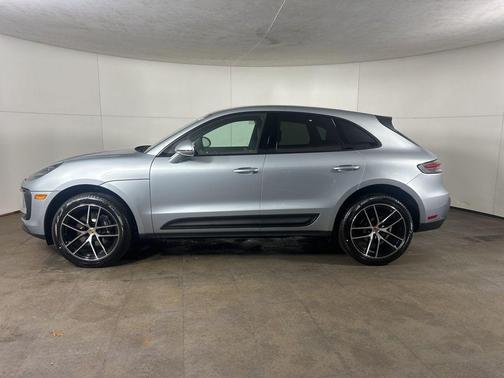 Dolomite Silver Metallic 2026 Porsche Macan Base