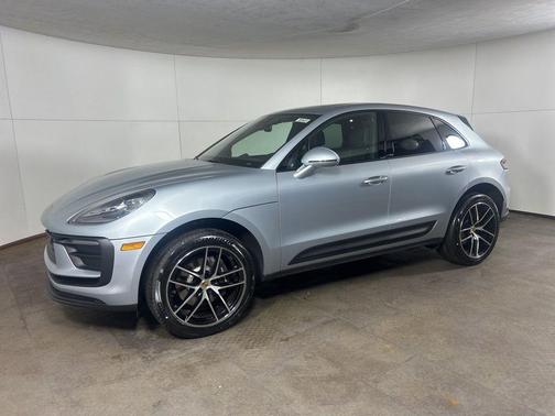 Dolomite Silver Metallic 2026 Porsche Macan Base