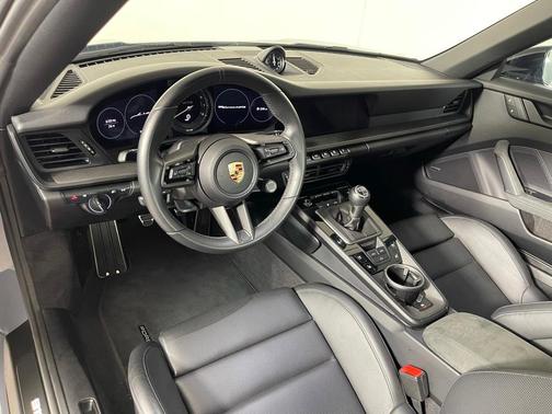 2023 Porsche 911 Carrera 4 GTS