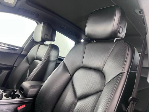 Dolomite Silver Metallic 2024 Porsche Macan