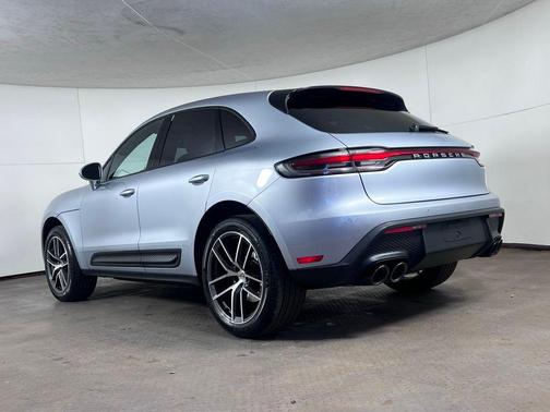 Dolomite Silver Metallic 2024 Porsche Macan