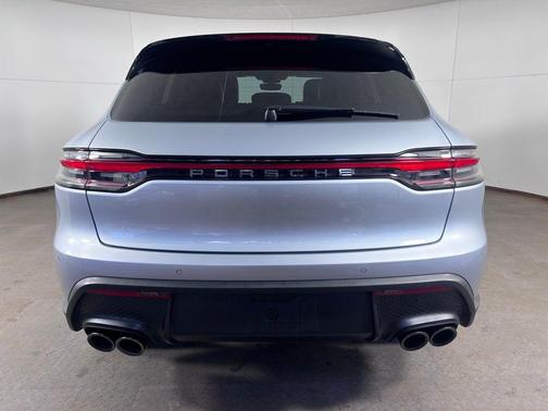 Dolomite Silver Metallic 2024 Porsche Macan