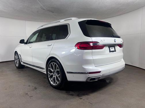 Mineral White Metallic 2020 BMW X7 xDrive40i