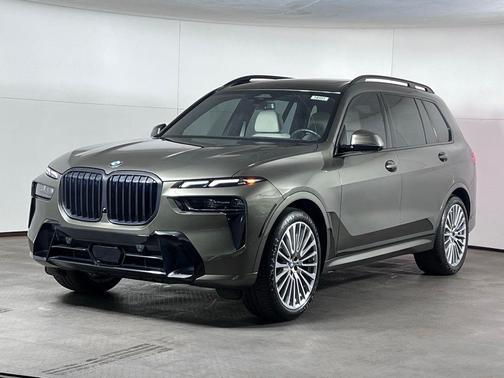 Manhattan Green Metallic 2024 BMW X7 xDrive40i