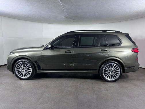 Manhattan Green Metallic 2024 BMW X7 xDrive40i