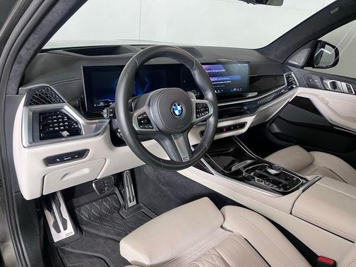Manhattan Green Metallic 2024 BMW X7 xDrive40i