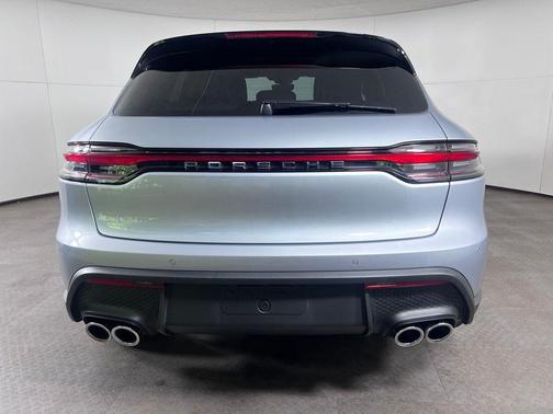Dolomite Silver Metallic 2026 Porsche Macan