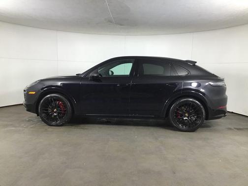 Jet Black Metallic 2022 Porsche Cayenne GTS
