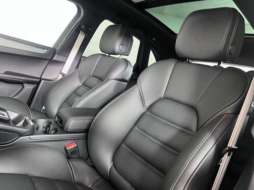 Chalk 2026 Porsche Macan Base