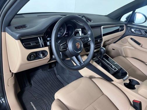 Volcano Grey Metallic 2026 Porsche Macan